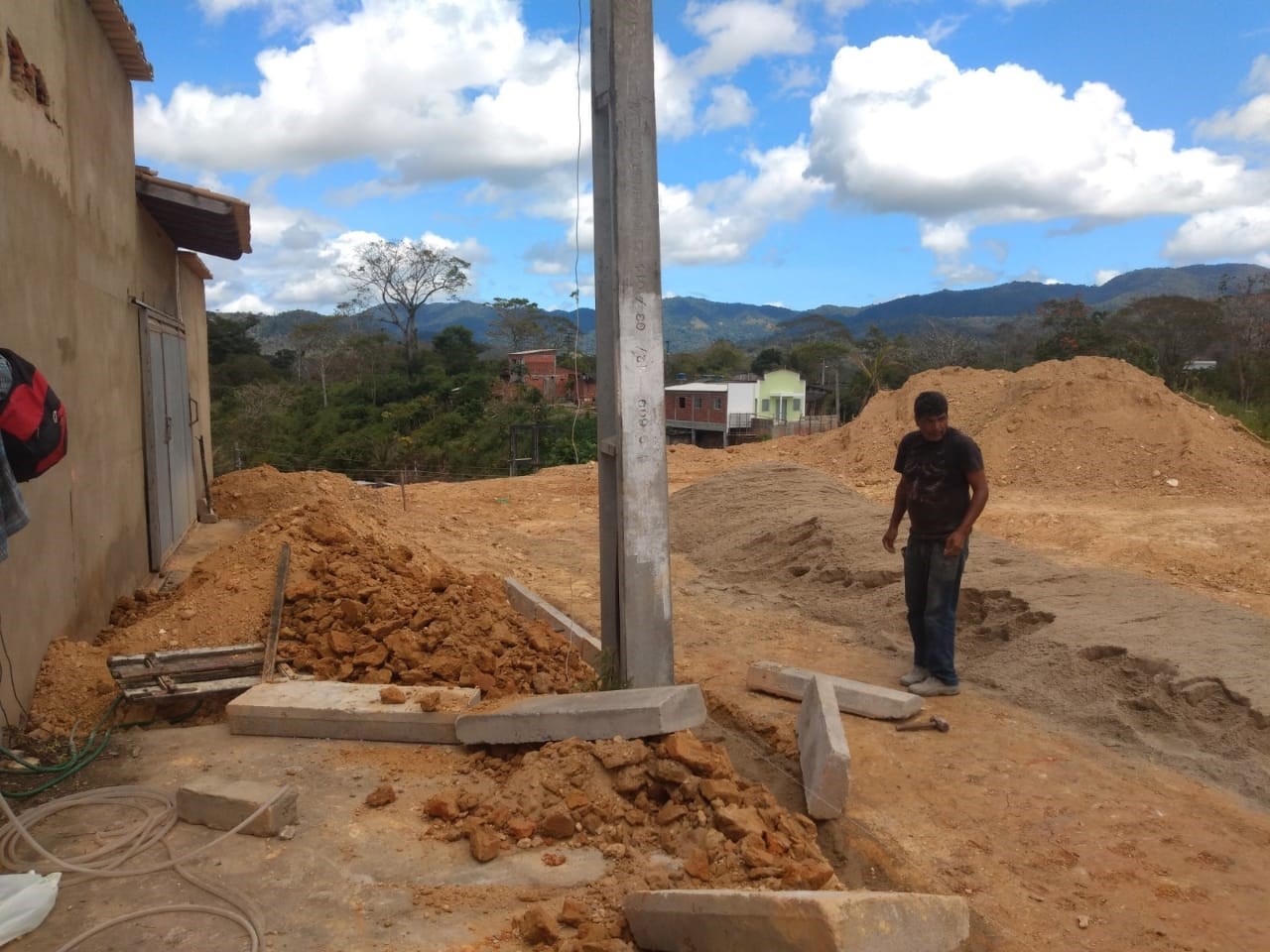 Camacã: Rua Ibicaraí no Bairro Nova Ipanema recebe calçamento
